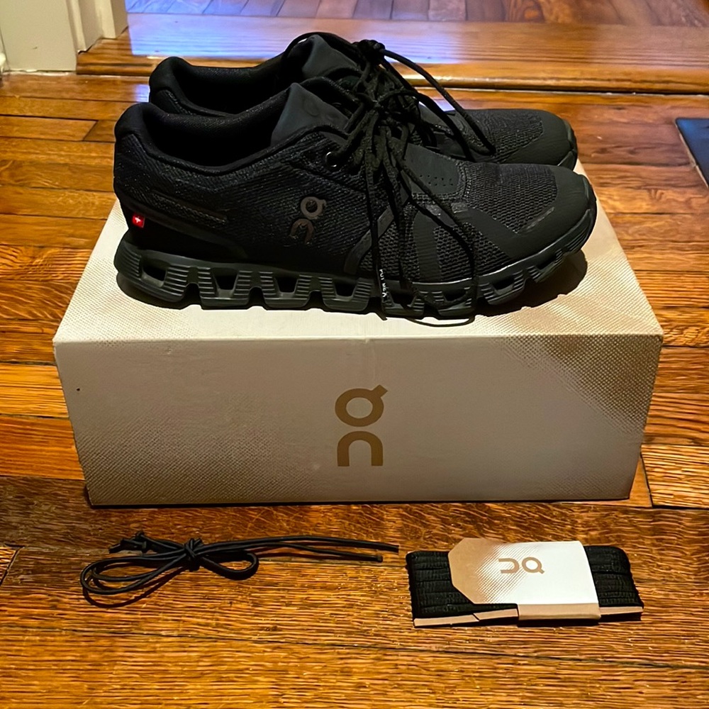 SOLD• Matte Black On Cloud 5 Shoes